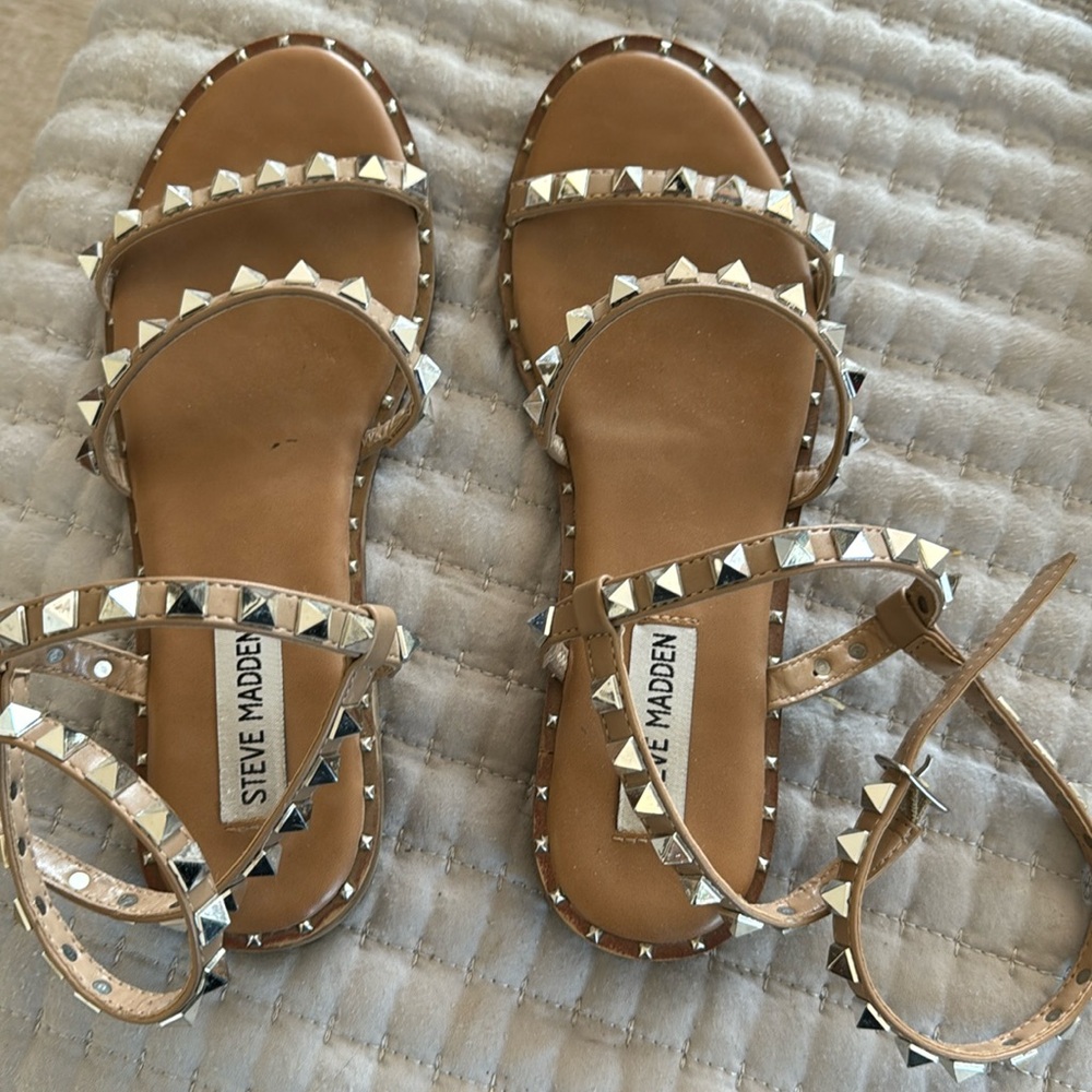Steve Madden, Valentino style flat sandals. Size 6.5.
